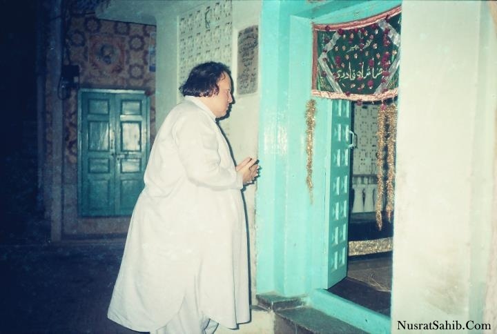 Ustad Nusrat Fateh Ali Khan during Pray time